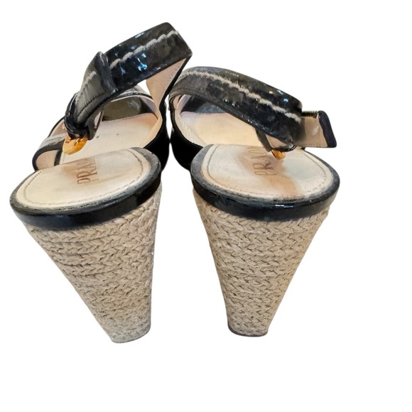 Prada Patent leather Black open toe and raffia platform with ankle strap. - Picture 4 of 6